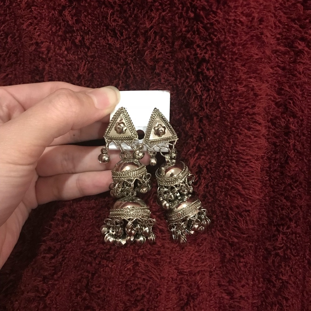 Unique Dazzling Earrings - Picture 2 of 5